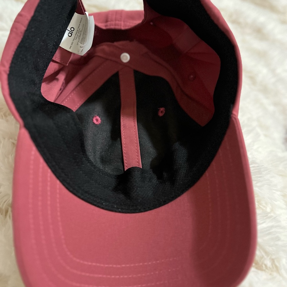 Paradise pink performance off duty cap. Doesn’t squeeze head.